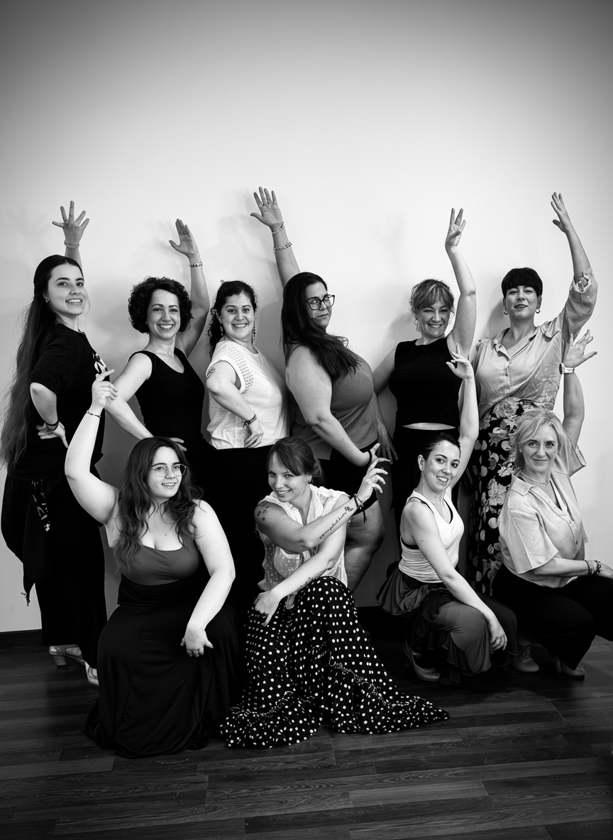 Grupo de alumnas de Estudio 10 en blanco y negro